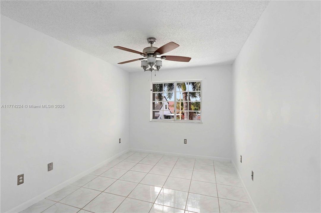 最近售出: $490,000 (3 贝兹, 2 浴室, 1715 平方英尺)