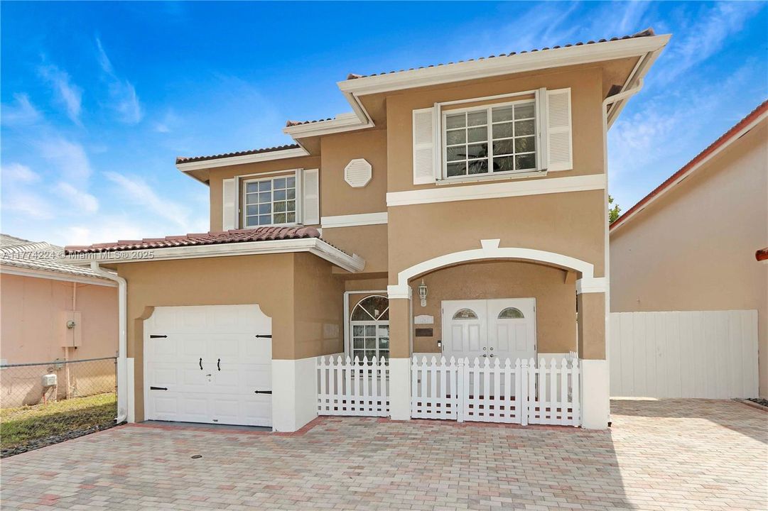 最近售出: $490,000 (3 贝兹, 2 浴室, 1715 平方英尺)