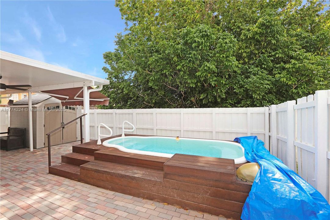 最近售出: $490,000 (3 贝兹, 2 浴室, 1715 平方英尺)