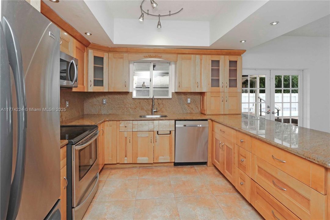 最近售出: $490,000 (3 贝兹, 2 浴室, 1715 平方英尺)