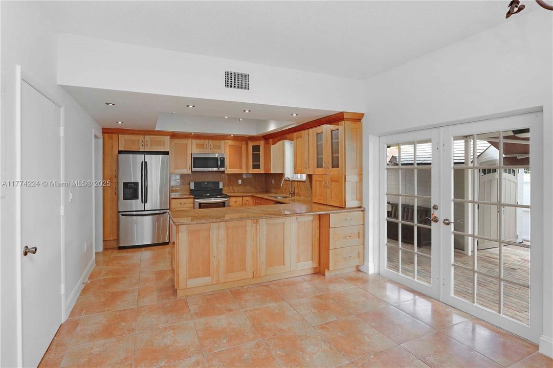 最近售出: $490,000 (3 贝兹, 2 浴室, 1715 平方英尺)