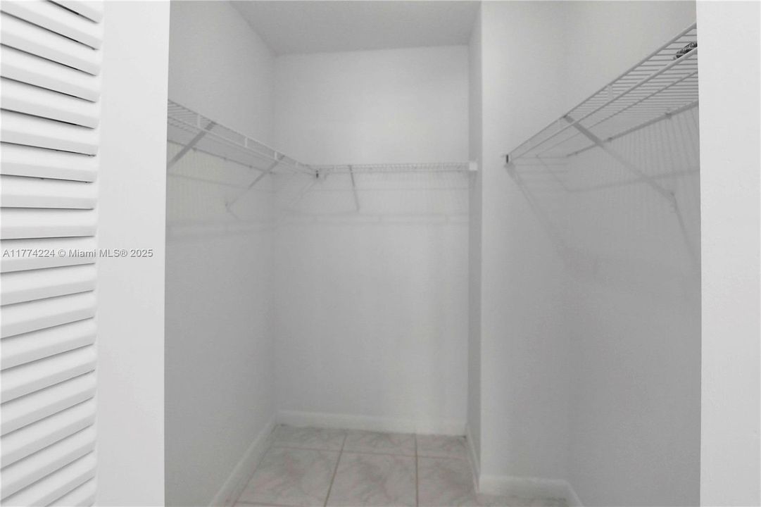 最近售出: $490,000 (3 贝兹, 2 浴室, 1715 平方英尺)