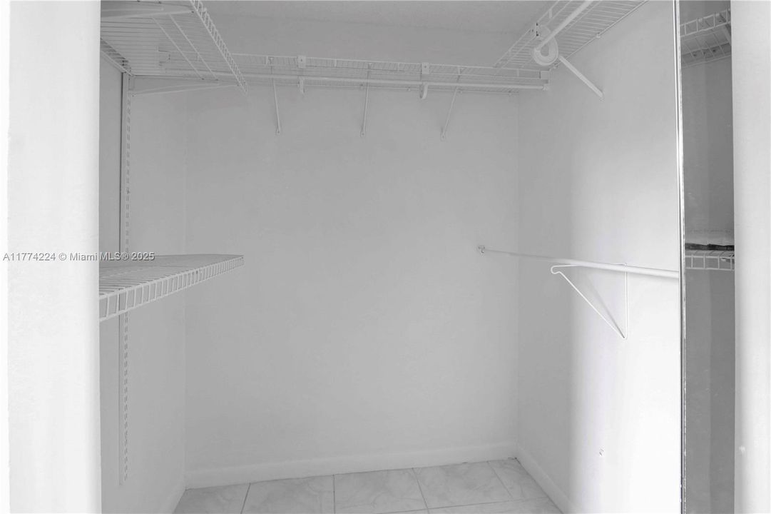 最近售出: $490,000 (3 贝兹, 2 浴室, 1715 平方英尺)