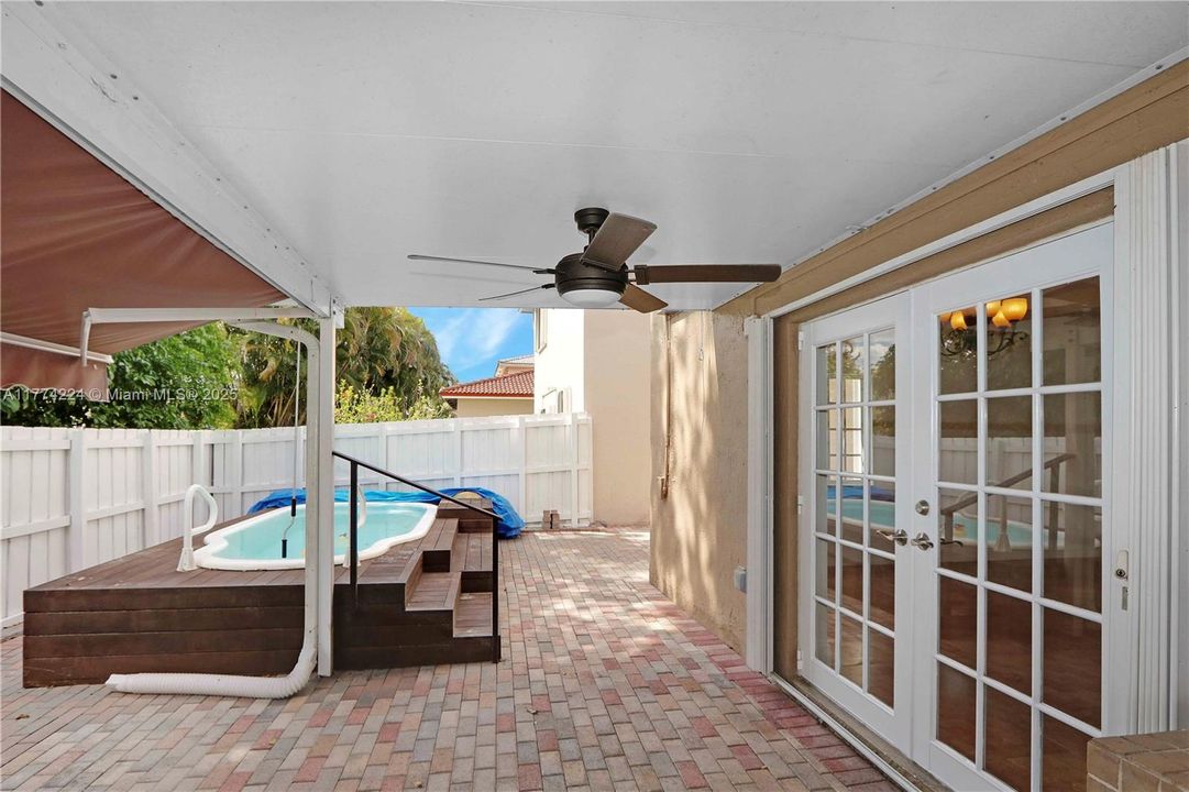 最近售出: $490,000 (3 贝兹, 2 浴室, 1715 平方英尺)