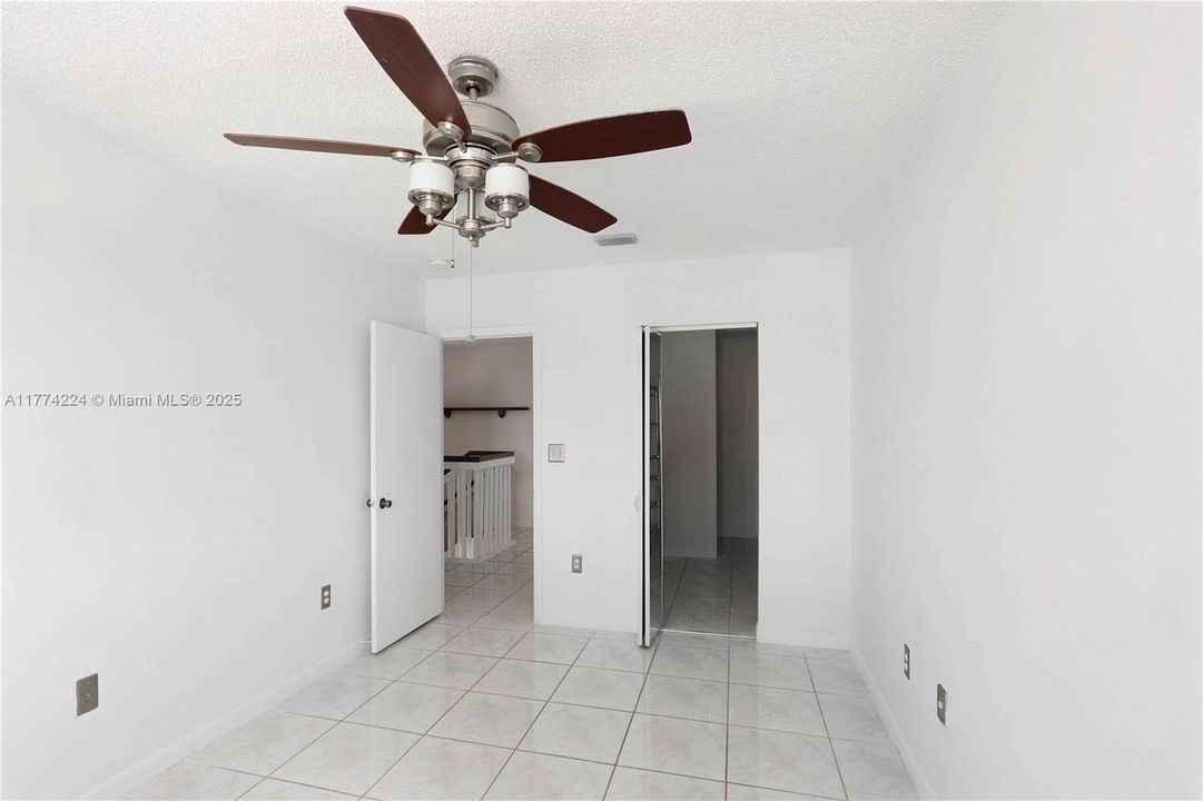 最近售出: $490,000 (3 贝兹, 2 浴室, 1715 平方英尺)