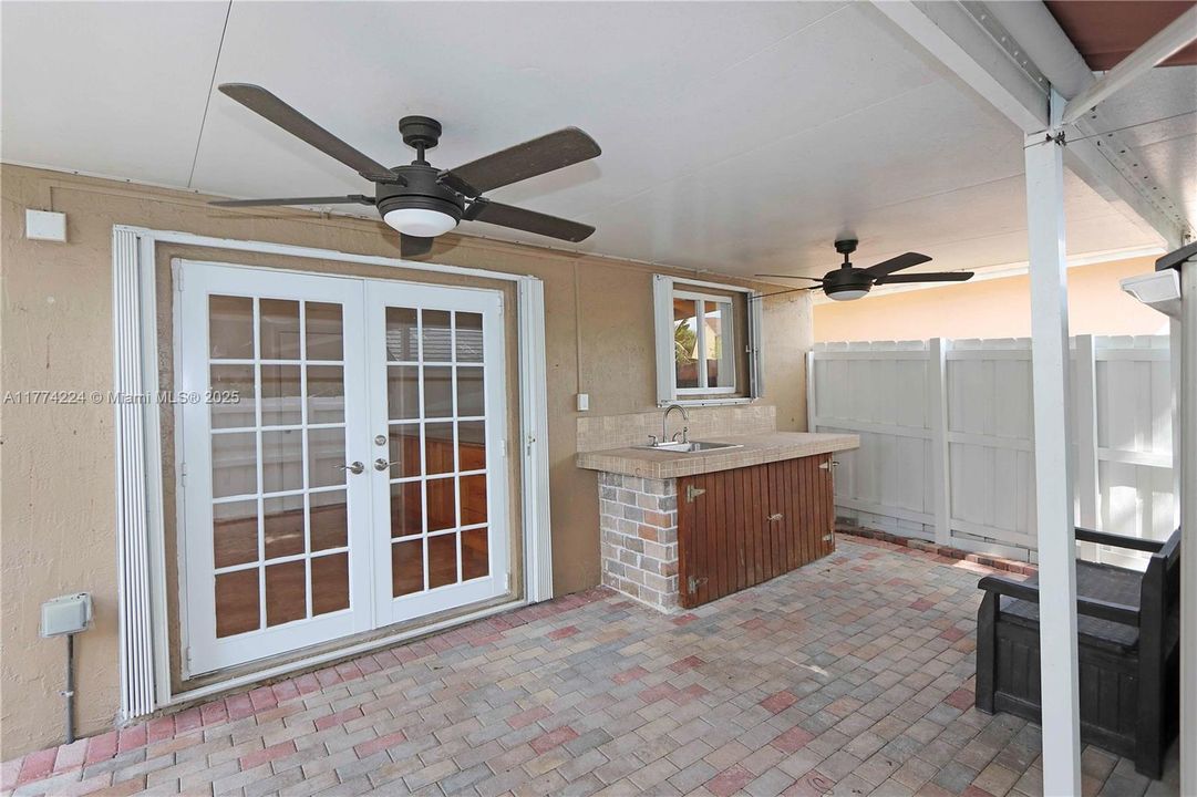 最近售出: $490,000 (3 贝兹, 2 浴室, 1715 平方英尺)