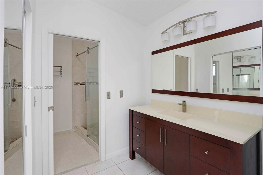 最近售出: $490,000 (3 贝兹, 2 浴室, 1715 平方英尺)