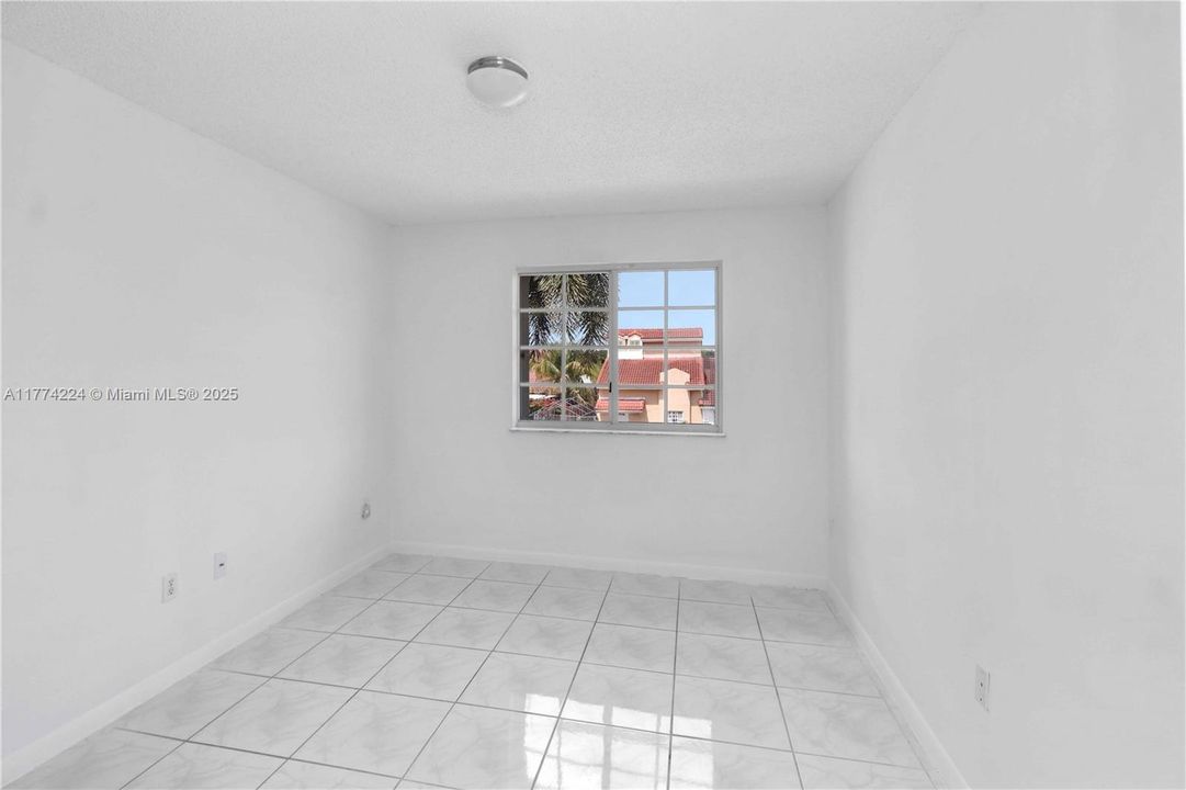 最近售出: $490,000 (3 贝兹, 2 浴室, 1715 平方英尺)