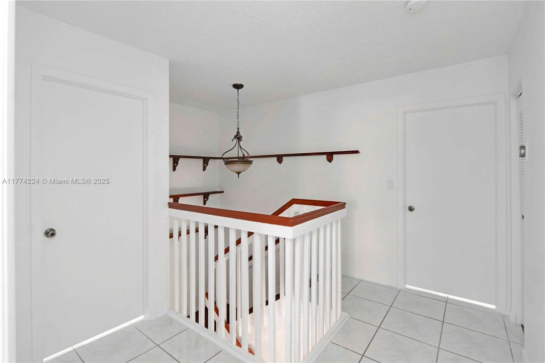 最近售出: $490,000 (3 贝兹, 2 浴室, 1715 平方英尺)