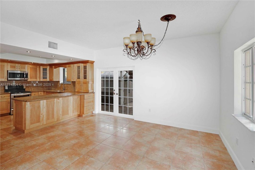 最近售出: $490,000 (3 贝兹, 2 浴室, 1715 平方英尺)