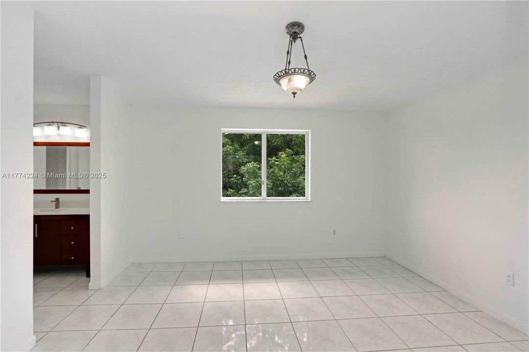 最近售出: $490,000 (3 贝兹, 2 浴室, 1715 平方英尺)