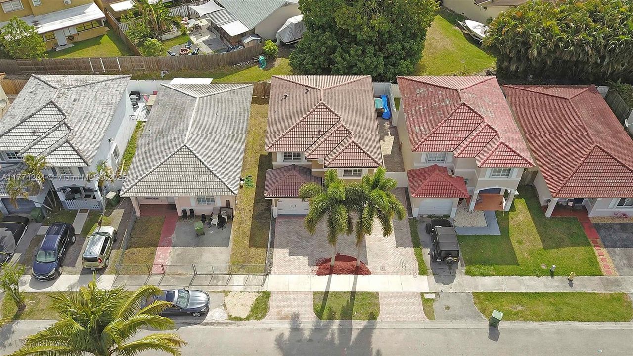 最近售出: $490,000 (3 贝兹, 2 浴室, 1715 平方英尺)