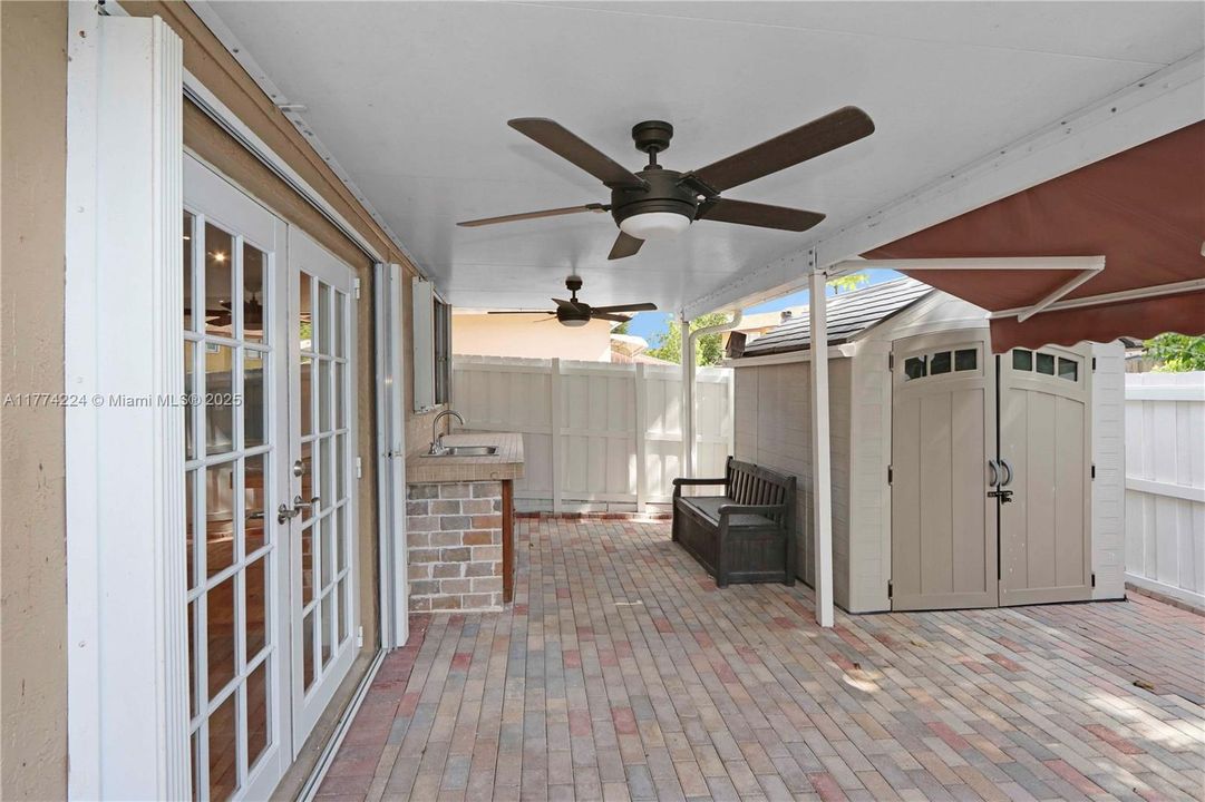 最近售出: $490,000 (3 贝兹, 2 浴室, 1715 平方英尺)