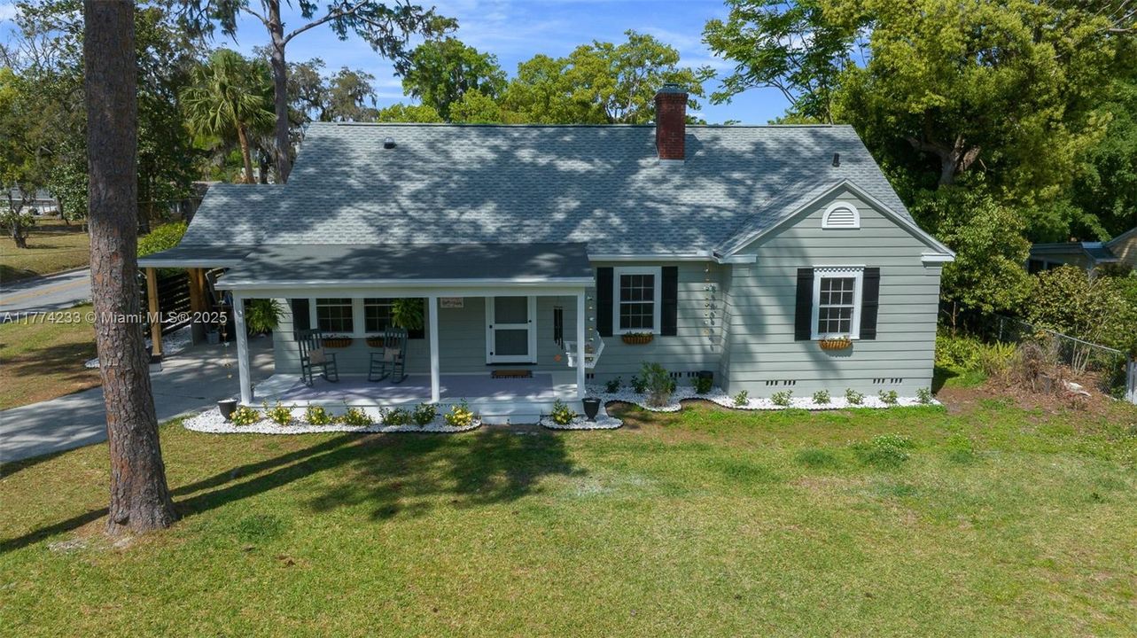 合同活跃: $349,000 (3 贝兹, 2 浴室, 1671 平方英尺)