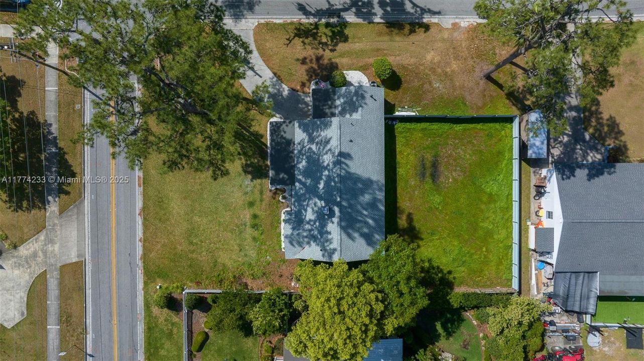 合同活跃: $349,000 (3 贝兹, 2 浴室, 1671 平方英尺)