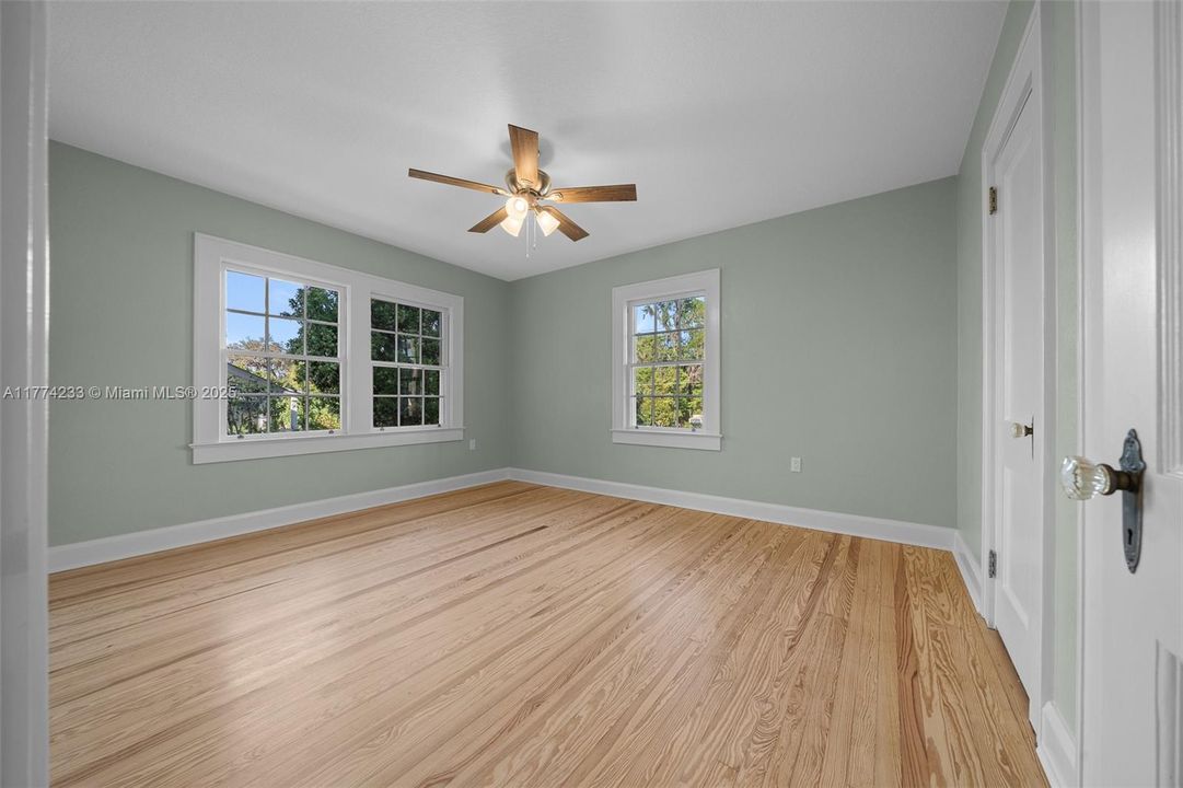 合同活跃: $349,000 (3 贝兹, 2 浴室, 1671 平方英尺)