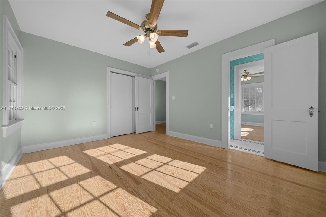 合同活跃: $349,000 (3 贝兹, 2 浴室, 1671 平方英尺)