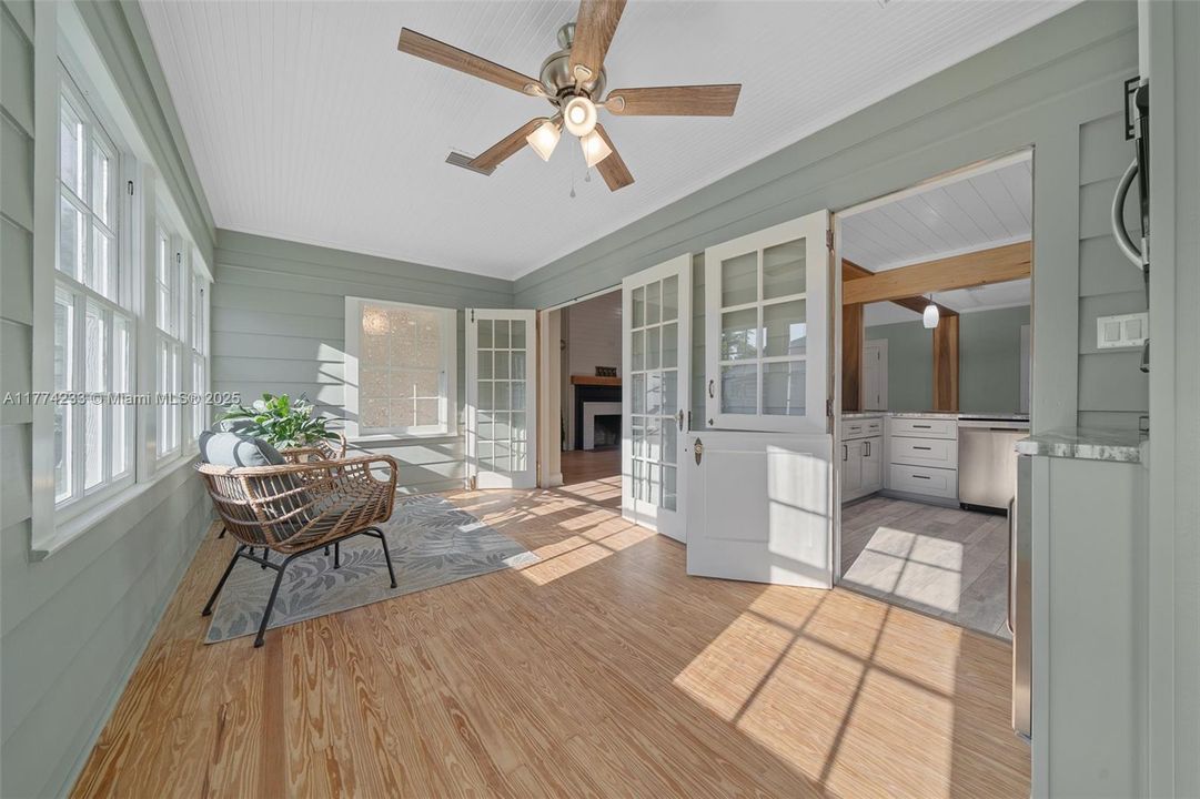 合同活跃: $349,000 (3 贝兹, 2 浴室, 1671 平方英尺)