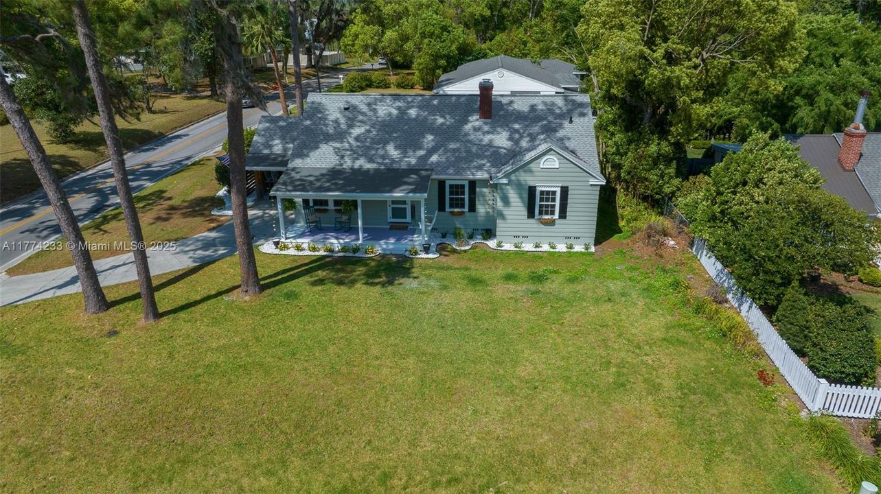 合同活跃: $349,000 (3 贝兹, 2 浴室, 1671 平方英尺)