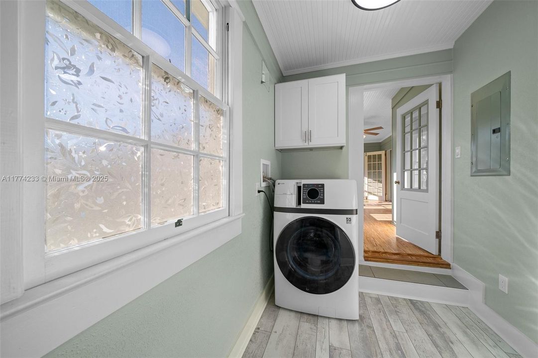 合同活跃: $349,000 (3 贝兹, 2 浴室, 1671 平方英尺)