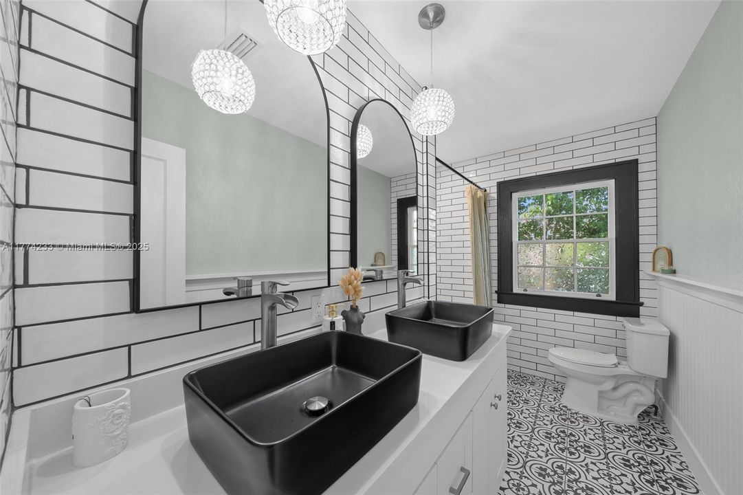 合同活跃: $349,000 (3 贝兹, 2 浴室, 1671 平方英尺)