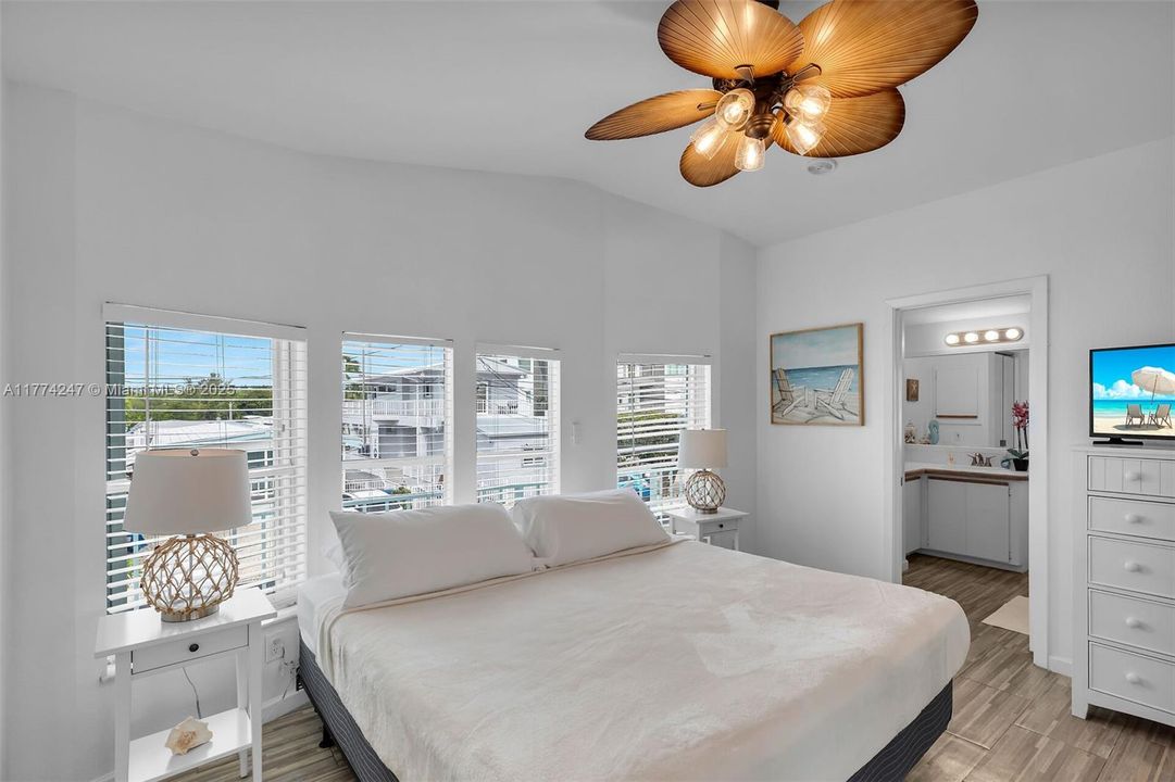 最近售出: $1,175,000 (2 贝兹, 2 浴室, 3186 平方英尺)