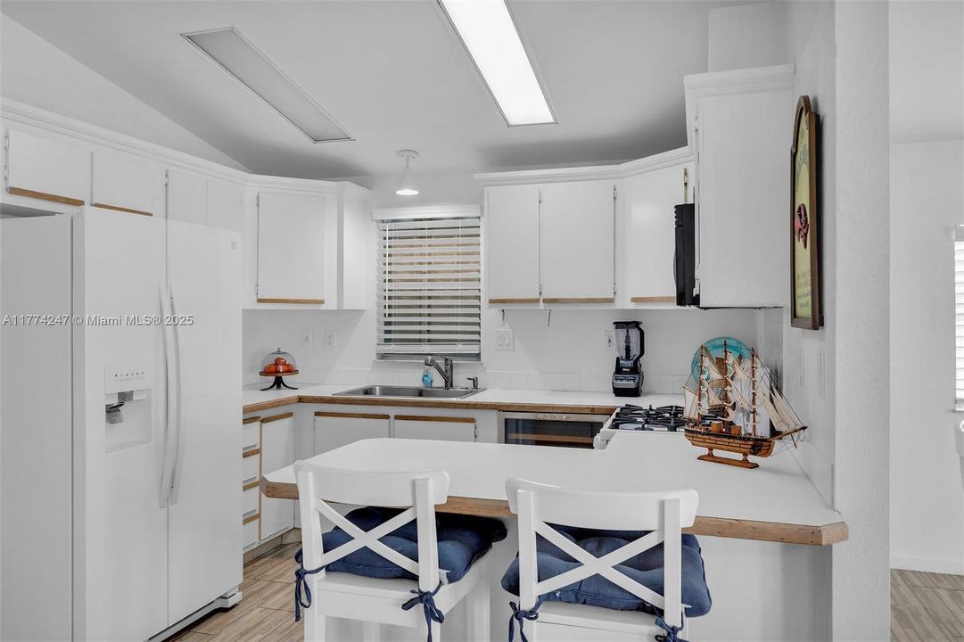 最近售出: $1,175,000 (2 贝兹, 2 浴室, 3186 平方英尺)