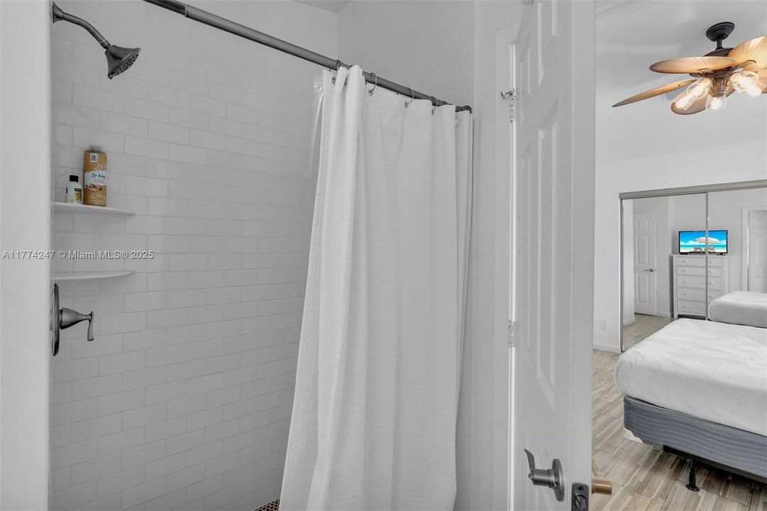 最近售出: $1,175,000 (2 贝兹, 2 浴室, 3186 平方英尺)