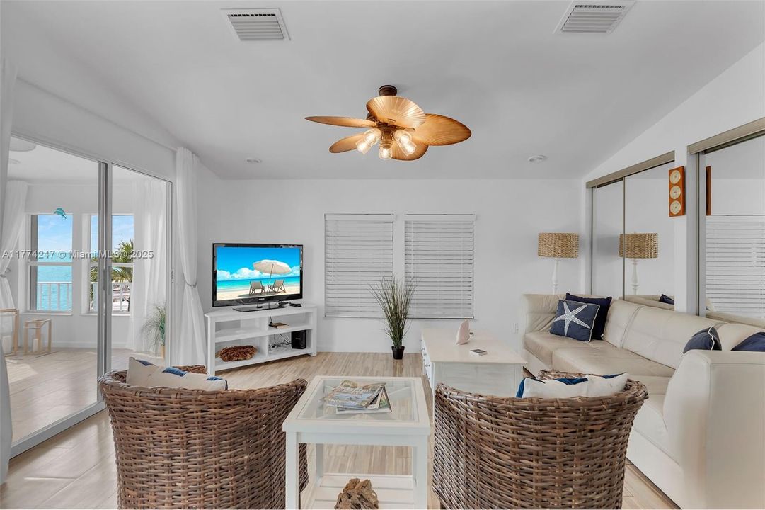 最近售出: $1,175,000 (2 贝兹, 2 浴室, 3186 平方英尺)