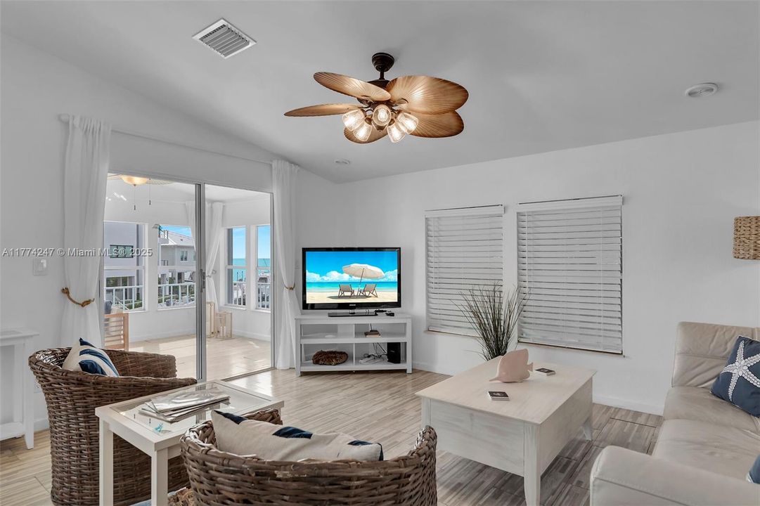 最近售出: $1,175,000 (2 贝兹, 2 浴室, 3186 平方英尺)