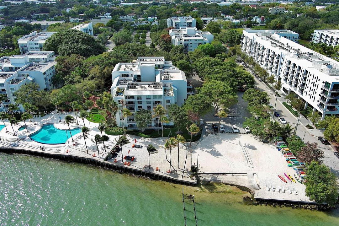 Recently Sold: $285,000 (1 beds, 1 baths, 775 Square Feet)