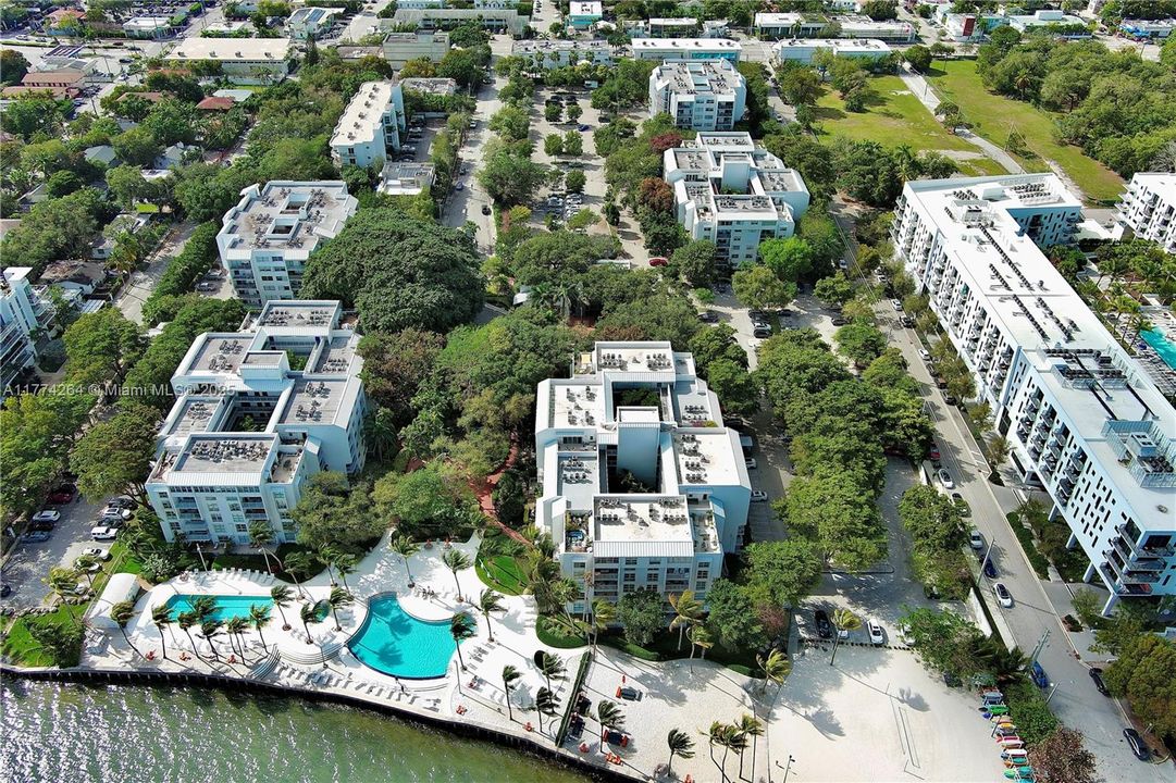 Recently Sold: $285,000 (1 beds, 1 baths, 775 Square Feet)