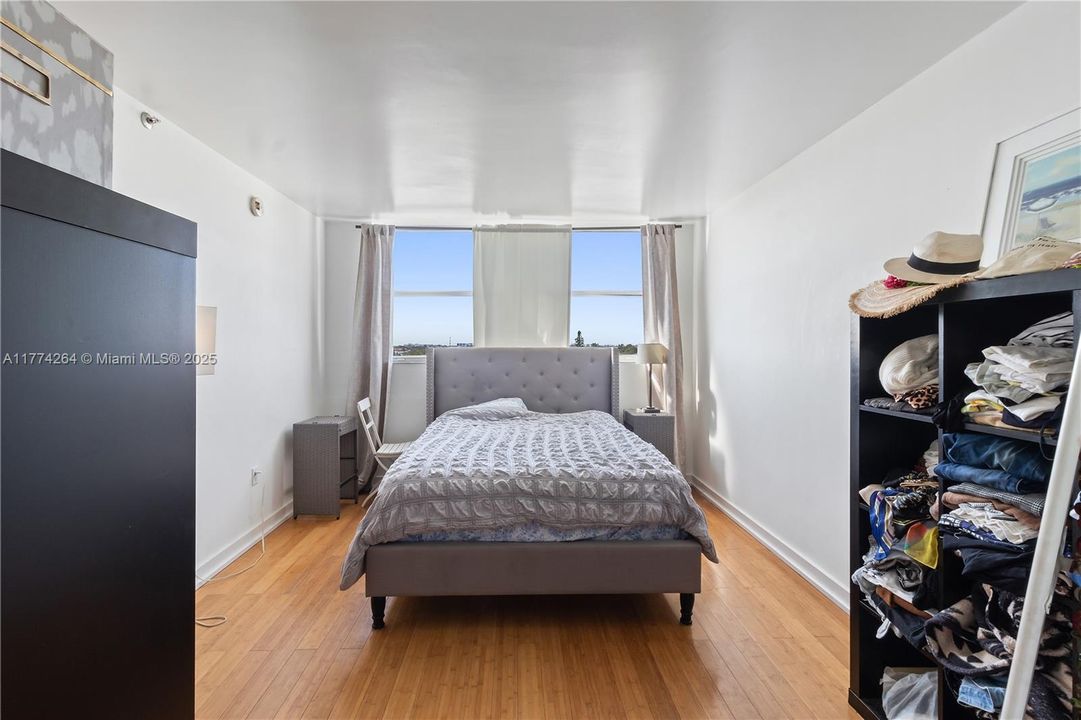 Recently Sold: $285,000 (1 beds, 1 baths, 775 Square Feet)