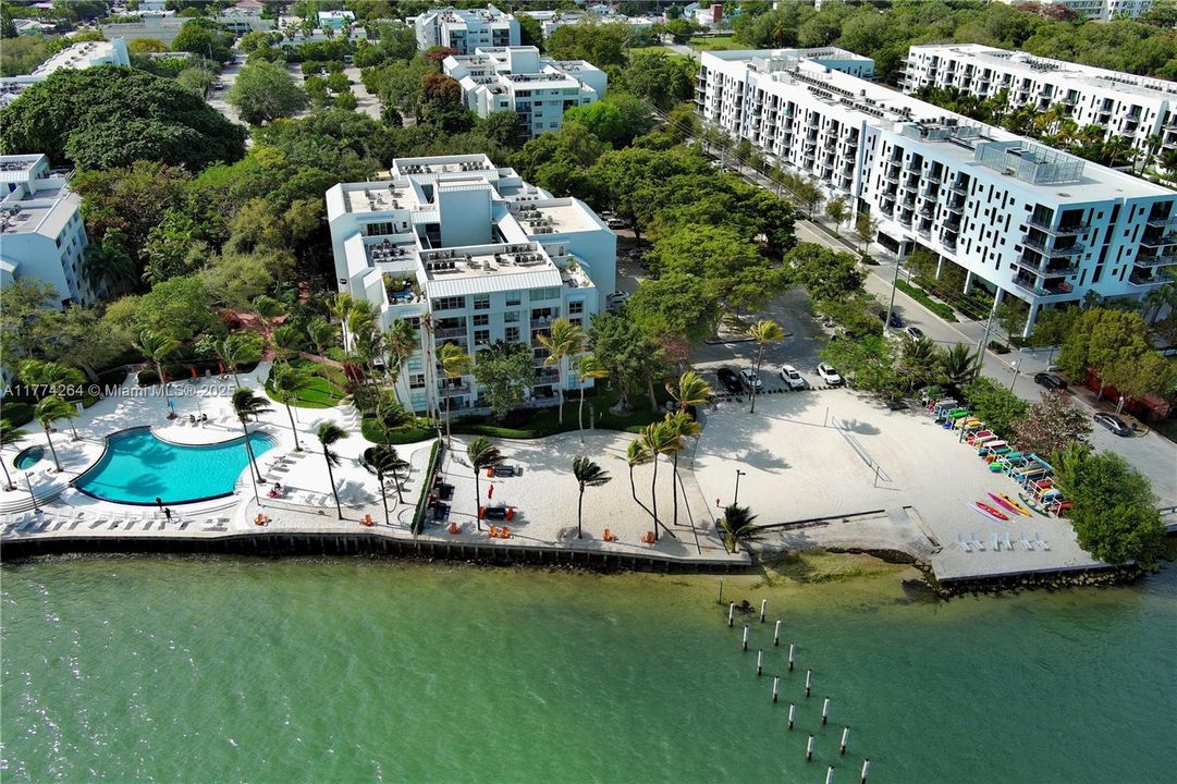 Recently Sold: $285,000 (1 beds, 1 baths, 775 Square Feet)