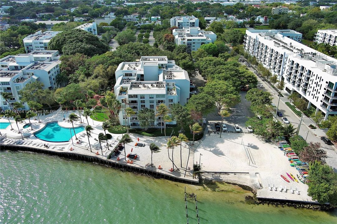 Recently Sold: $285,000 (1 beds, 1 baths, 775 Square Feet)