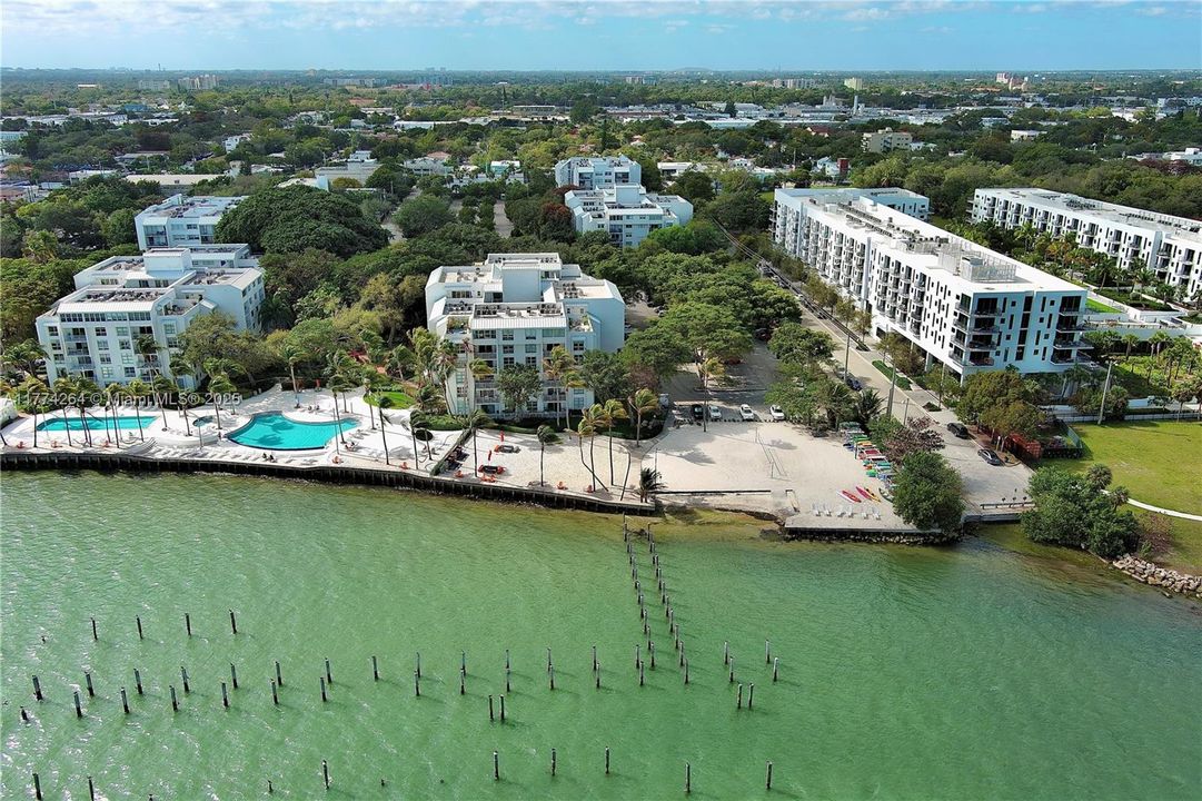 Recently Sold: $285,000 (1 beds, 1 baths, 775 Square Feet)