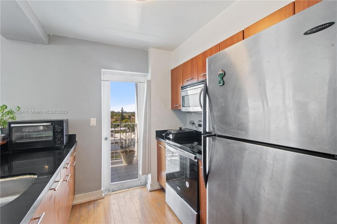 Recently Sold: $285,000 (1 beds, 1 baths, 775 Square Feet)