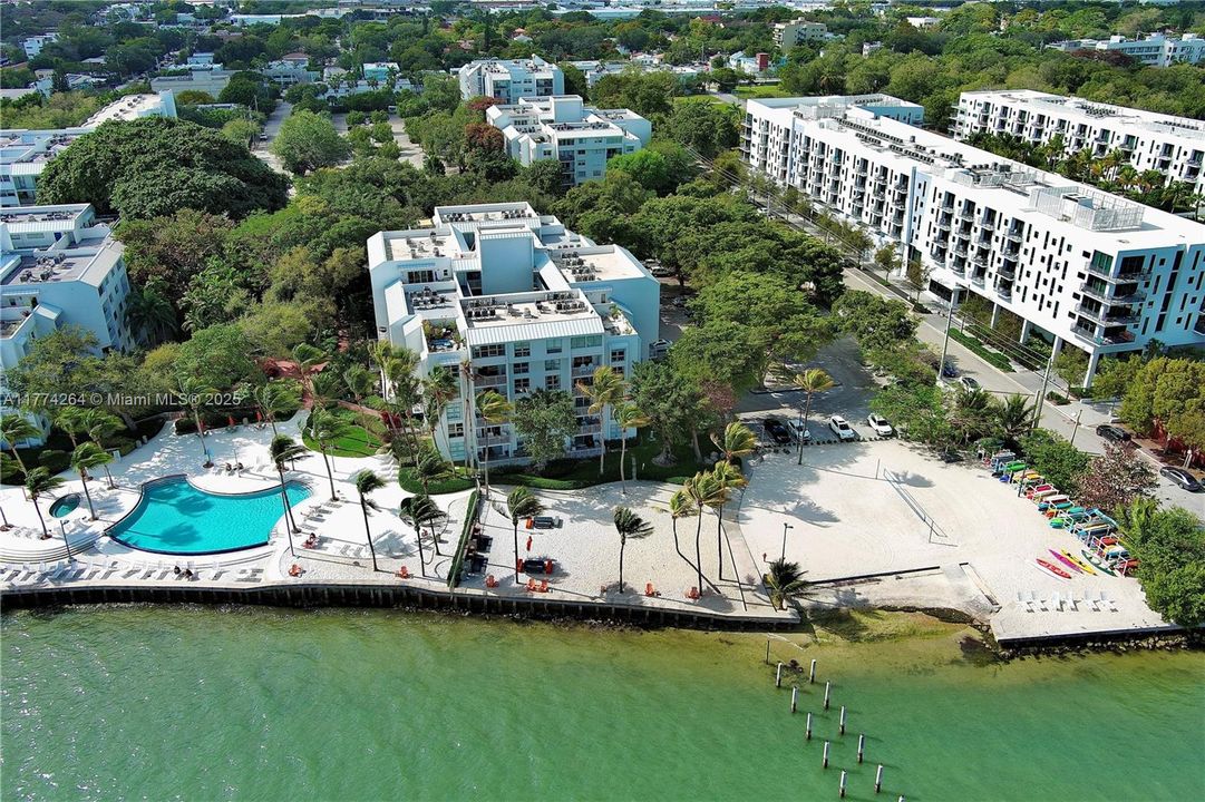 Recently Sold: $285,000 (1 beds, 1 baths, 775 Square Feet)