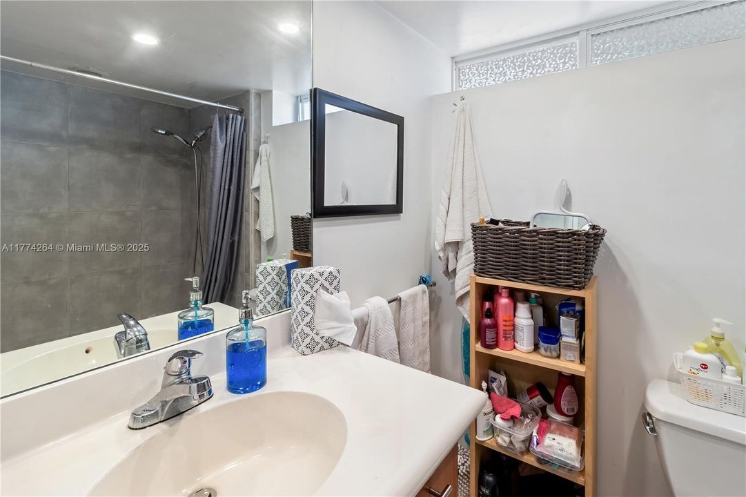 Recently Sold: $285,000 (1 beds, 1 baths, 775 Square Feet)