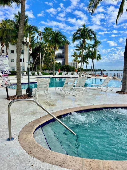 Recently Sold: $285,000 (1 beds, 1 baths, 775 Square Feet)