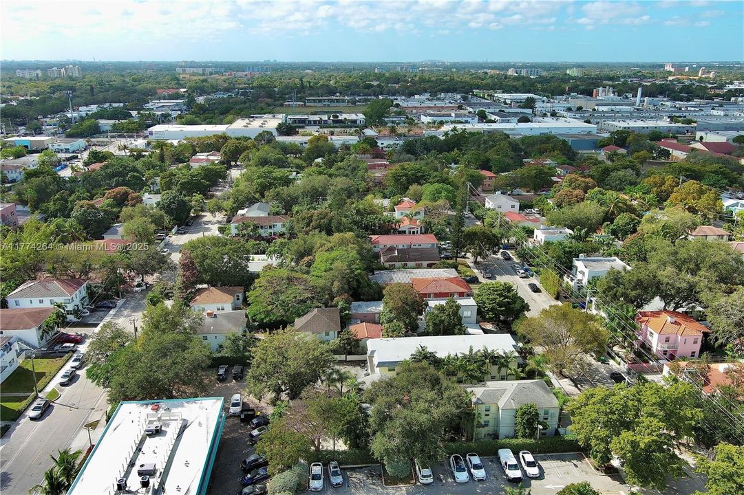 Recently Sold: $285,000 (1 beds, 1 baths, 775 Square Feet)