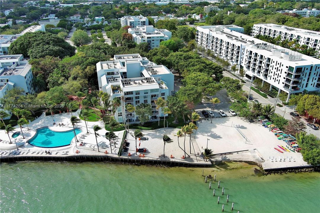 Recently Sold: $285,000 (1 beds, 1 baths, 775 Square Feet)