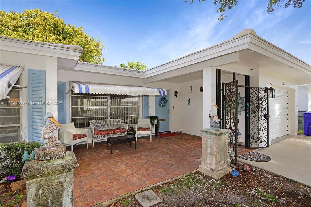 Recently Sold: $312,000 (2 beds, 2 baths, 1292 Square Feet)