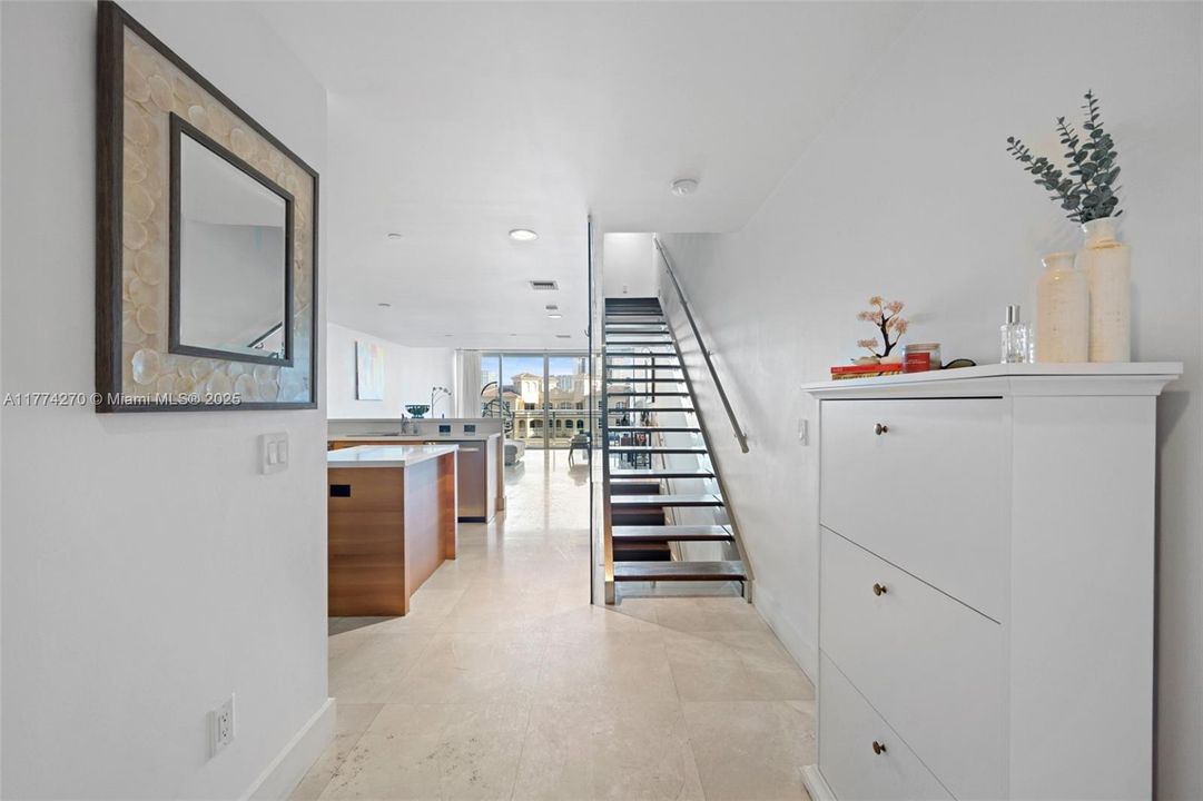 Recently Sold: $985,000 (3 beds, 3 baths, 1869 Square Feet)