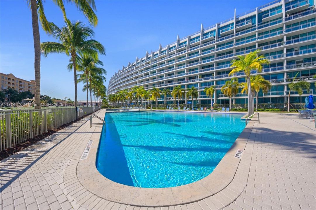 Recently Sold: $985,000 (3 beds, 3 baths, 1869 Square Feet)