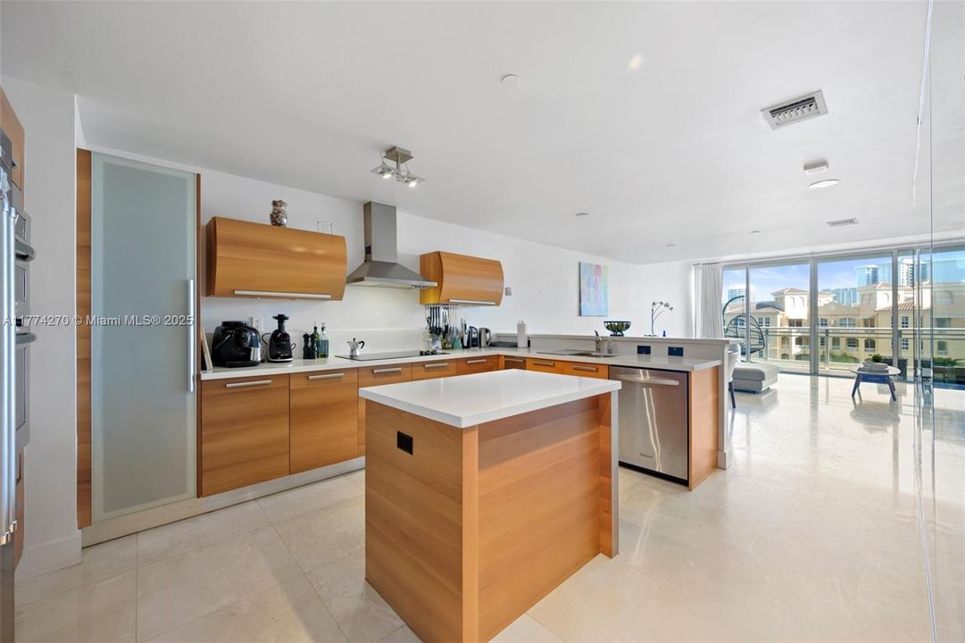 Recently Sold: $985,000 (3 beds, 3 baths, 1869 Square Feet)