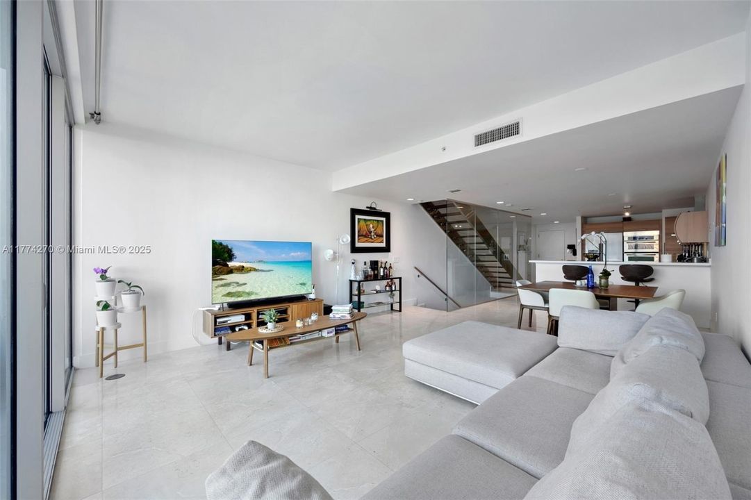 Recently Sold: $985,000 (3 beds, 3 baths, 1869 Square Feet)