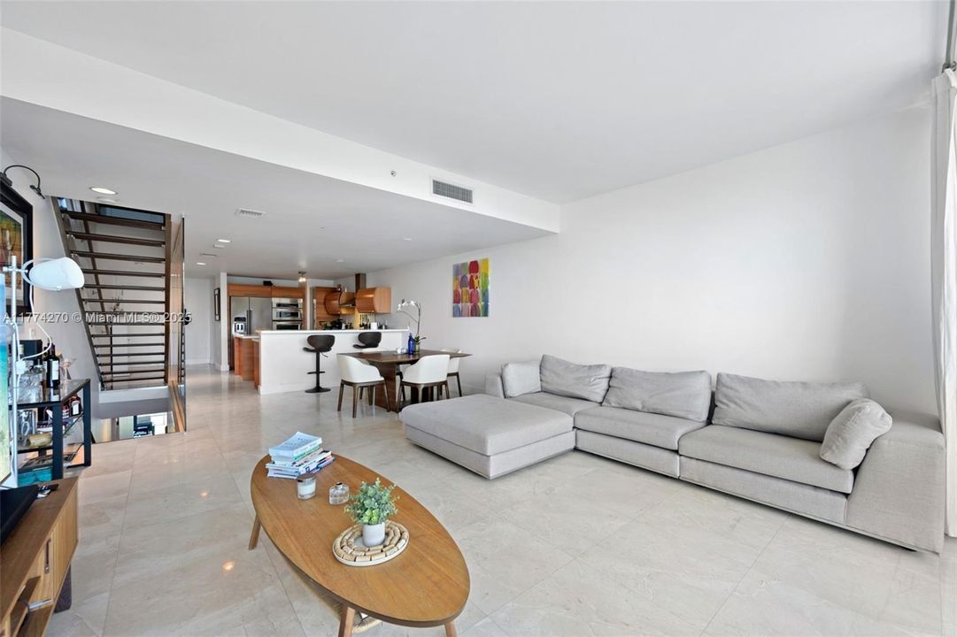 Recently Sold: $985,000 (3 beds, 3 baths, 1869 Square Feet)