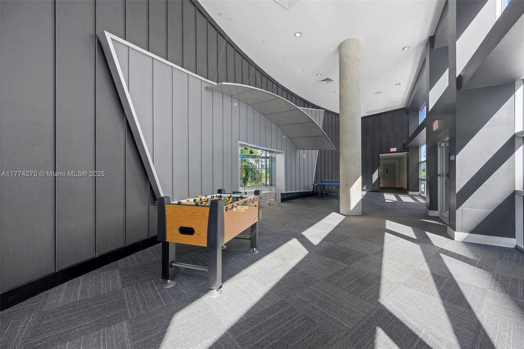 Recently Sold: $985,000 (3 beds, 3 baths, 1869 Square Feet)