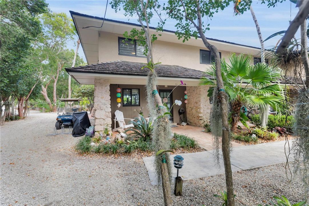 Recently Sold: $985,000 (2 beds, 2 baths, 1454 Square Feet)